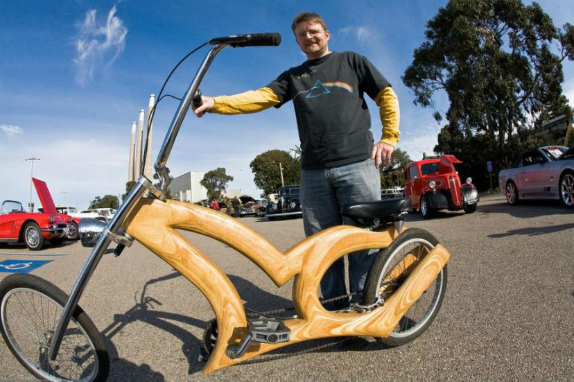 Велосипед с деревянным каркасом