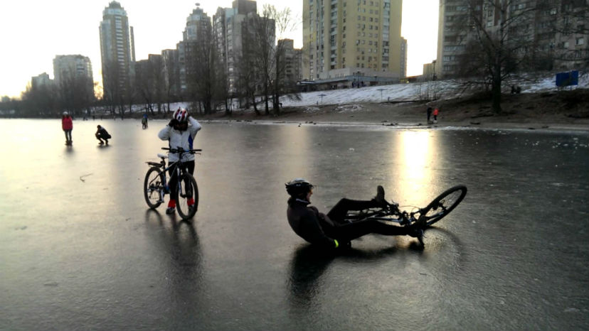на велосипеде по льду